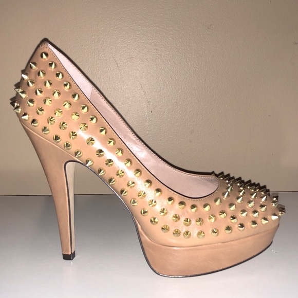 NWOT VINCE CAMUTOl  “ Madelyn “  SEXY Studded Spikes Platforms/ Heels - Picture 8 of 10